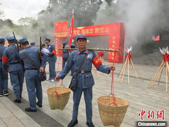 图为广东罗浮山5A风景区举行“喜迎建党100周年——重走东纵路 ”主题教育活动现场 宋秀杰 摄 点击进入下一页